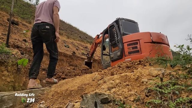 Plant eggplant tomatoes around the rock wall. Building Life смотреть онлайн