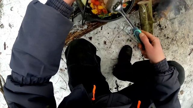 ЧАХОХБИЛИ из курицы Рецепт в КАЗАНЕ на костре | Зимний лагерь в лесу | Поход выходного дня смотреть онлайн