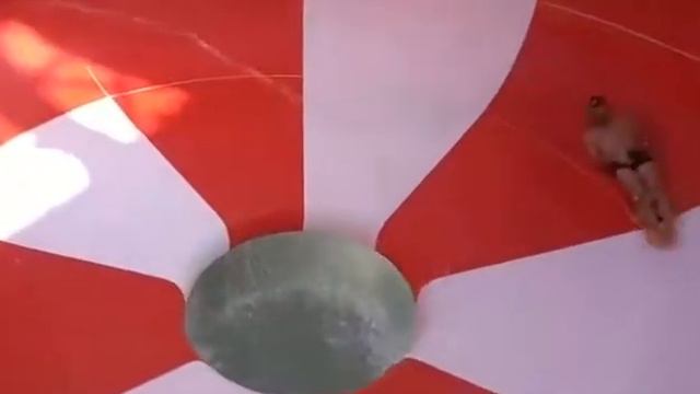 Аквапарк испытание горки "Унитаз" смотреть онлайн