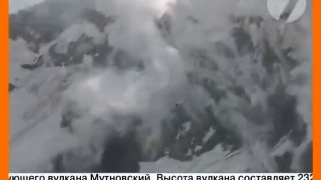 Прыжок в кратер вулкана смотреть онлайн