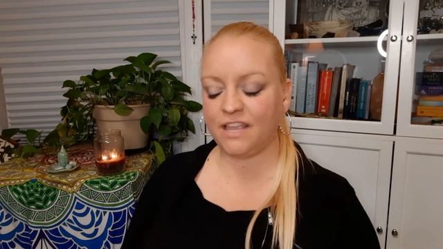 Black Mirror Divination | How To Use a Black Mirror For Scrying смотреть онлайн