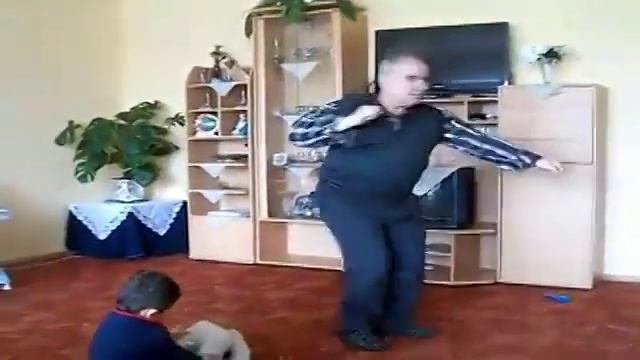 Танцуют дедушки танцуют бабушки ))) смотреть онлайн