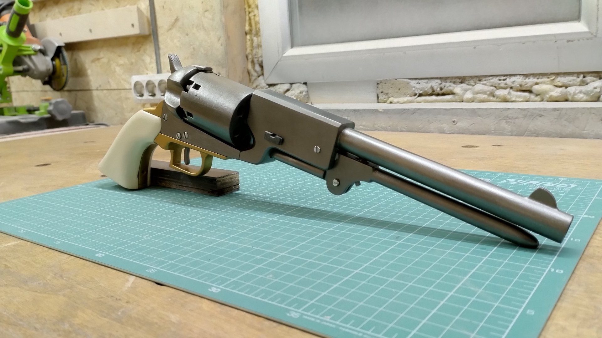 Colt Walker Replica смотреть онлайн