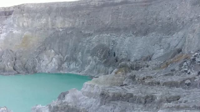 Sulfur Mining Sight ।। Mount Kawah Ijen - Java, Indonesia смотреть онлайн