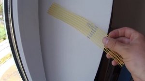 Как заделать трещины на откосах окон?