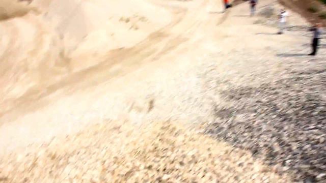 Ed ora tutti a divertirsi nel regno delle pietre con i Mercedes Unimog смотреть онлайн