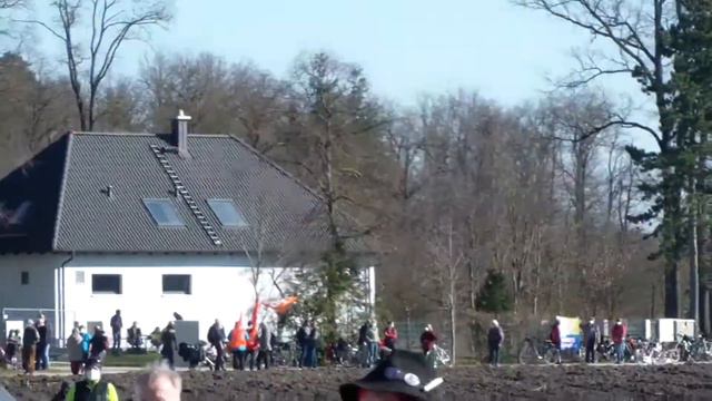 „Menschenkette für den Erhalt des Lohwalds" смотреть онлайн