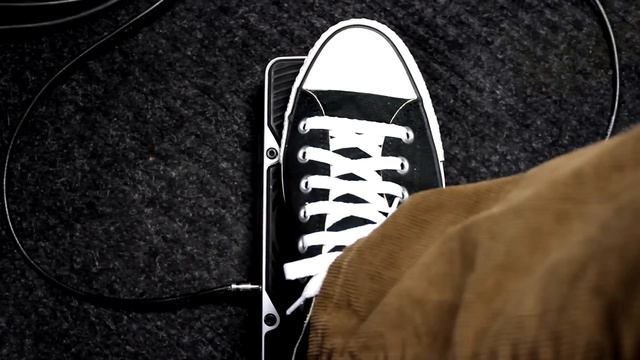 Electro-Harmonix Slammi Polyphonic Pitch Shifter / Harmony Pedal (Demo by Bill Ruppert) смотреть онлайн