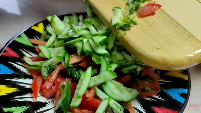 ФУНЧОЗА САЛАТ ТАЙЁРЛАШ! ЙОКИМЛИ САЛАТ приготовление салата финчуза смотреть онлайн