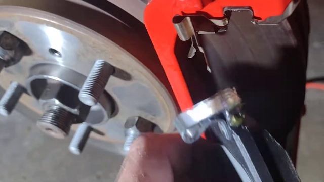 2007 Infinity FX35 front brake pad installation. (The correct way) смотреть онлайн