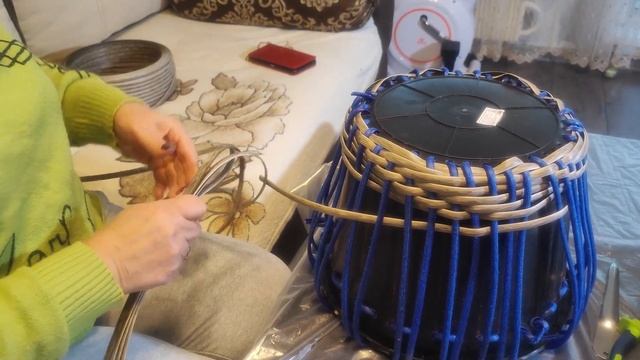 ПЛЕТЕНИЕ КАШПО ОДНОЙ ЛОЗОЙ .СПИРАЛЬ. смотреть онлайн