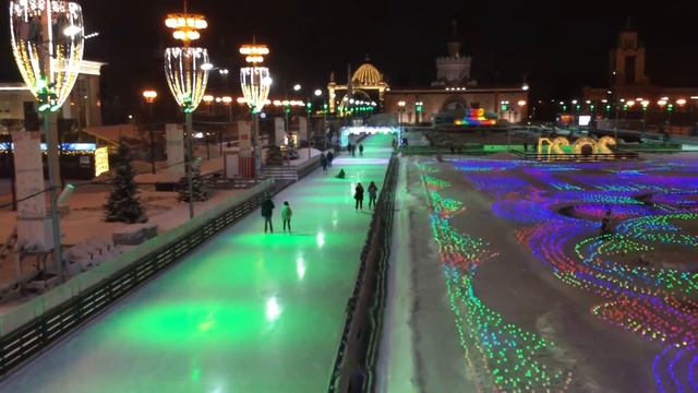 ВДНХ. Самый большой каток Москвы, площадь искусственного ледового покрытия 20500 кв.м. Москва смотреть онлайн
