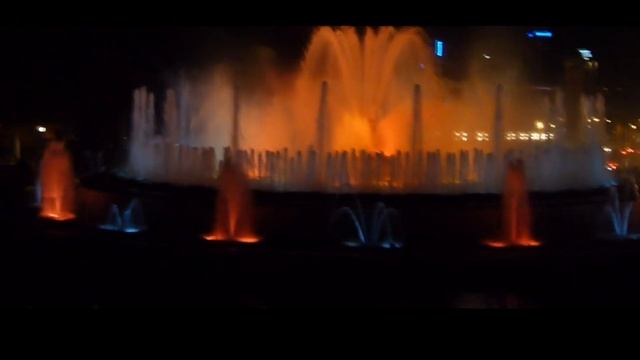 Шоу танцующих фонтанов. Поющие фонтаны в Барселоне. смотреть онлайн