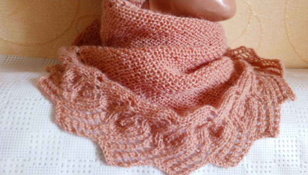 Вязание.Бактус на шею с красивой каймой,схема смотреть онлайн