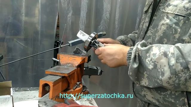 Самые универсальные тиски ножедела за 320 рублей. The most versatile knife vise. смотреть онлайн