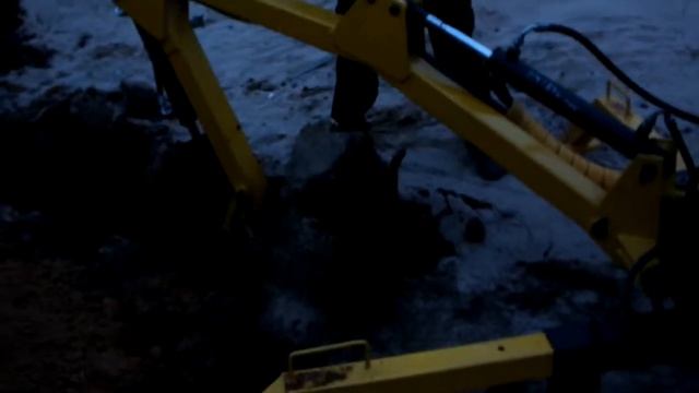Мини эскаватор j8 копает смотреть онлайн
