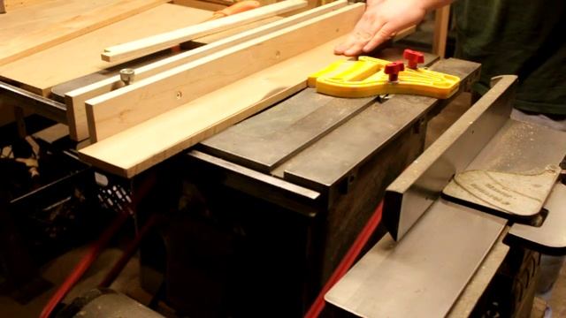 Ripping Harwood on a Vintage Delta Homecraft 1950's 8" Tilting Arbor Table Saw смотреть онлайн
