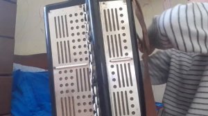 Как правильно держать баян ???