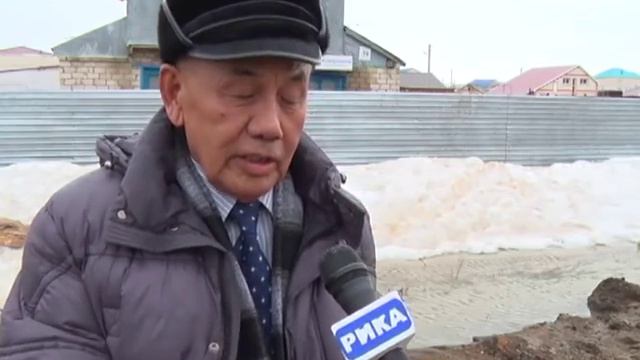 Актюбинский пенсионер в подтоплении своего дома винит чиновников смотреть онлайн