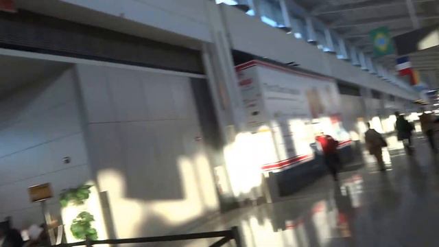 Aruna & Hari Sharma walking at Washington IAD Airport B-Concourse, Feb 16, 2016 смотреть онлайн