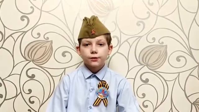 Тимофей Зайцев читает стихотворение И.Карпова - Мальчики смотреть онлайн