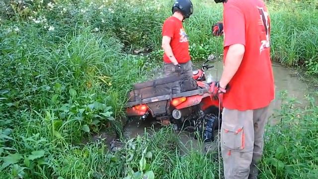 Polaris Sportsmen 500HO Forest на штатной резине смотреть онлайн