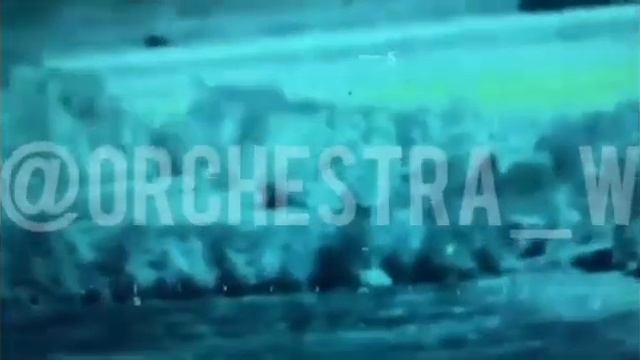 Tanque russo usando um Kornet antitanque destrói um tanque ucraniano em Zaporizhia смотреть онлайн