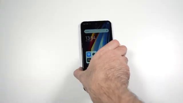 Распакуем Tecno POVA 4 | Дизайнерские изыски и ОГРОМНАЯ батарейка! смотреть онлайн