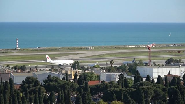 Boeing 747-400 Kingdom of Barhain at Nice Côte d'Azur airport смотреть онлайн