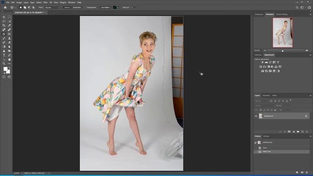 Using Lasso Tool and Content Aware in Photoshop смотреть онлайн