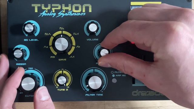Dreadbox Typhon Synthesizer Sound Demo смотреть онлайн
