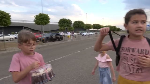 Тамара открывает подарки , загадывает желание. День рождения 7 лет. 12.09.22. смотреть онлайн