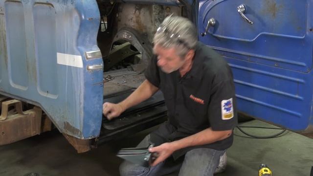 1960-66 Chevy & GMC Truck Cab Corner Repair Patch Install / Rust Repair / Metal & Body Work смотреть онлайн