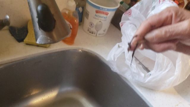 How To Easily Devein Shrimp | Pro Tip Without Using A Knife! смотреть онлайн