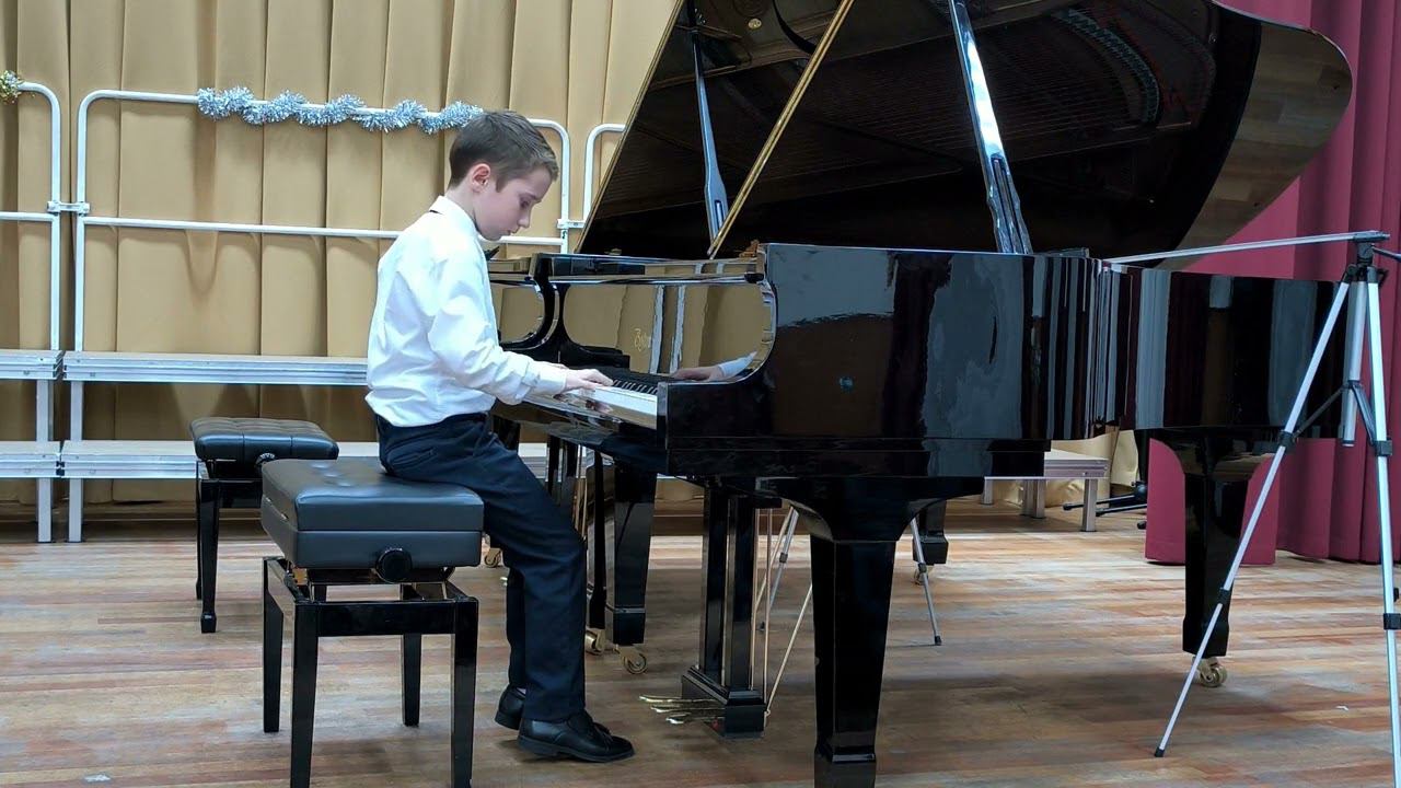 9. И.С. Бах - Маленькая прелюдия. Исп. Стажилов Андрей смотреть онлайн