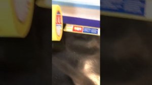 Защита , оклейка окон пленкой перед покраской комнаты.