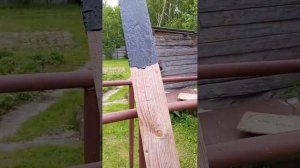 самодельные столбы на забор из досок