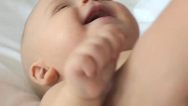 Тремор и вздрагивания у крохи. Когда бить тревогу смотреть онлайн