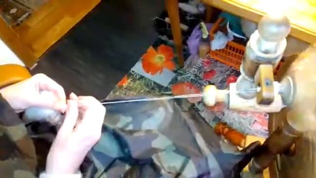 Прядение собачьей шерсти на деревянной самопрялке смотреть онлайн