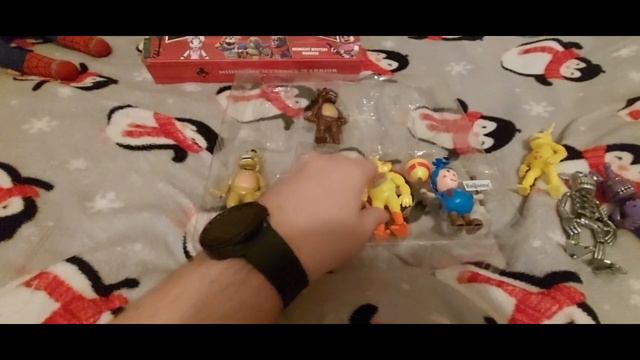 Распаковка фигурок из вселенной Five Nights at Freddy's смотреть онлайн