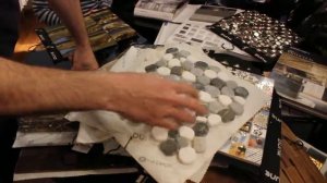 Процесс изготовления плитки из гальки.