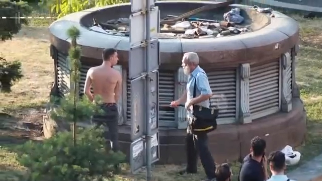  Старик против молодого идиота смотреть онлайн