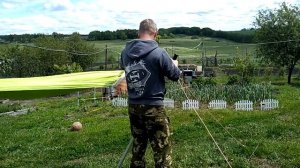 Как легко и надежно установить гамак, если нет деревьев.