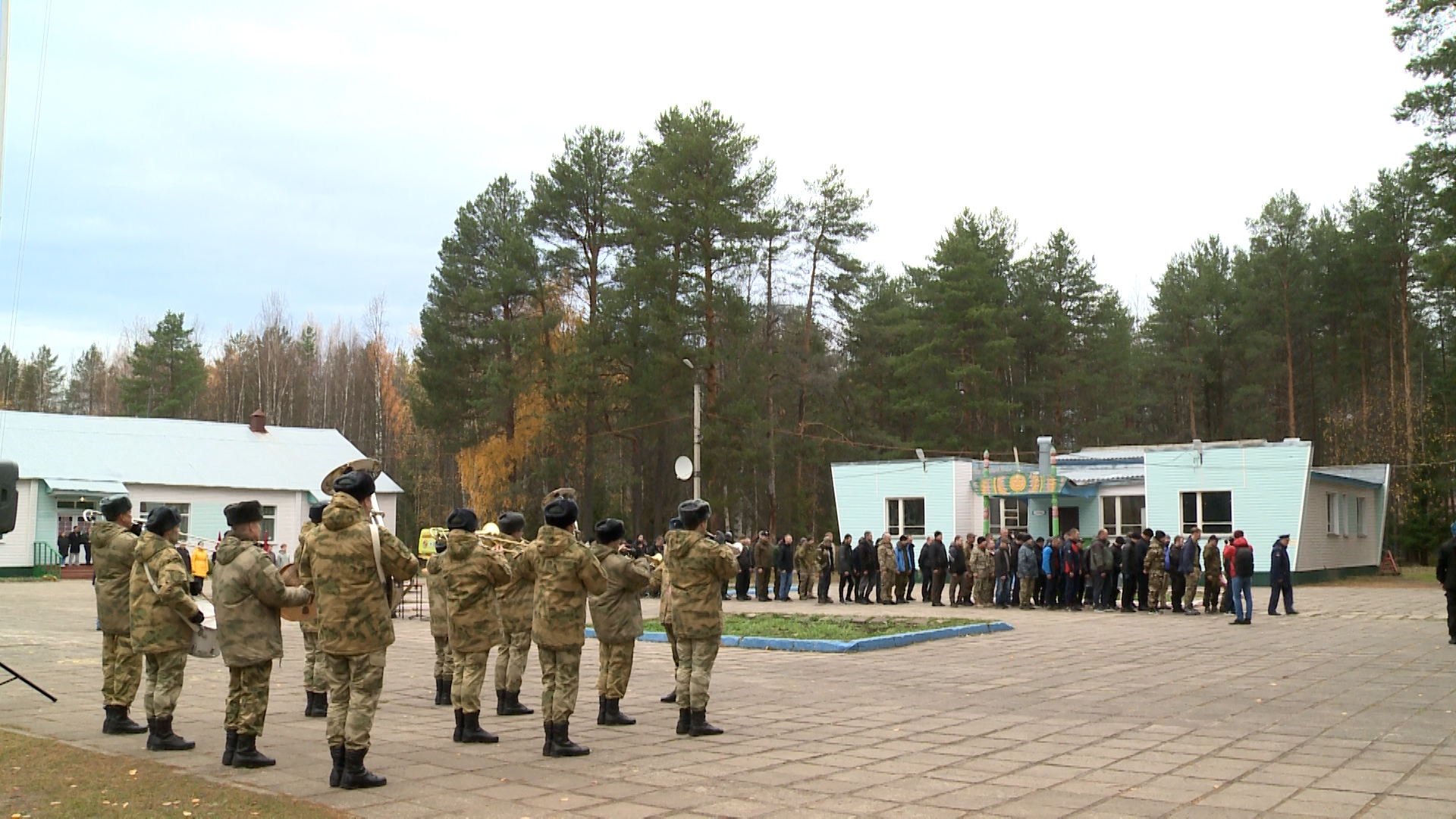 Проводы одиннадцатой команды жителей Коми, призванных на военную службу по мобилизации смотреть онлайн