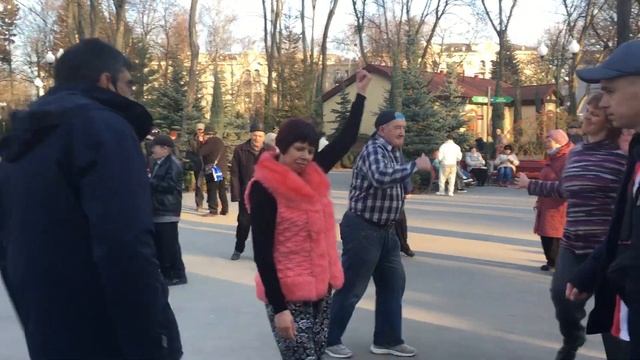 Одна калина за вiкном!!!???Красивые танцы в парке Горького!!!??Харьков??Март 2021 смотреть онлайн