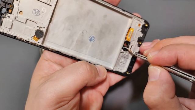 Ремонт Samsung Galaxy 31 (model: SM-A315F/DC), замена экранного модуля. смотреть онлайн