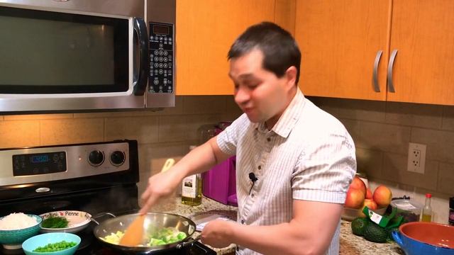 Жареный рис по китайски. Беру рис, яйцо и готовлю вкусный ужин за 15 минут. Рис с яйцом рецепт. смотреть онлайн