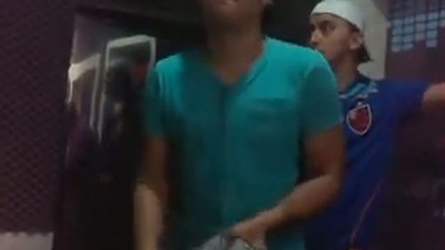 sonata gravando a musica do ja é samba !!!!!.3gp смотреть онлайн