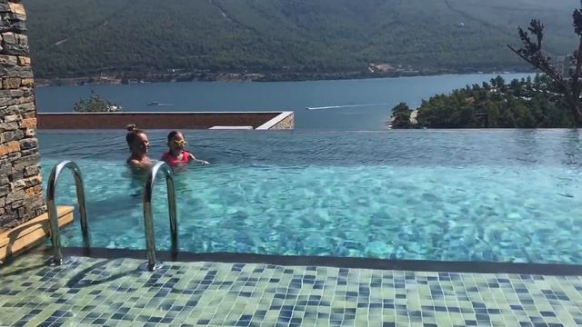 Алиса отдыхает на море смотреть онлайн