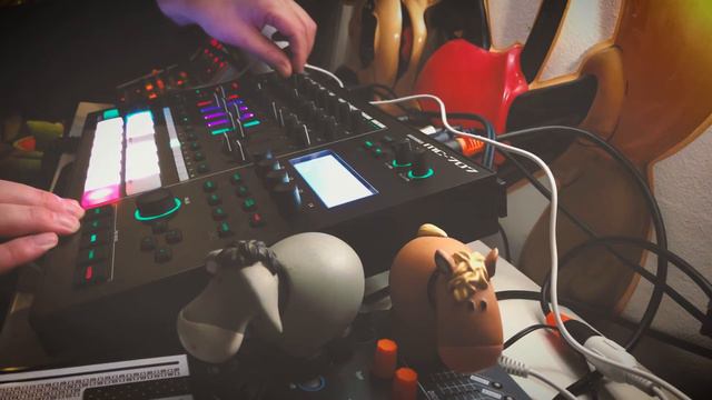 #JAMUARY2021 - 27 - MC707 + 0-Coast & Volcas Techno Groove. смотреть онлайн